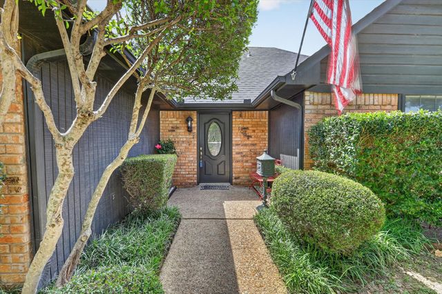 1002 Capetown Drive, Grand Prairie, TX 75050