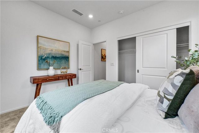 5584 Kate Way 10, Fontana, CA 92336