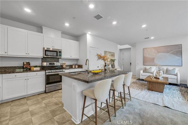 5584 Kate Way 10, Fontana, CA 92336