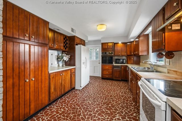 3 Lou's Drive, Elkview, WV 25071