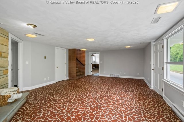 3 Lou's Drive, Elkview, WV 25071