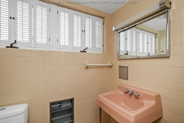 3 Lou's Drive, Elkview, WV 25071