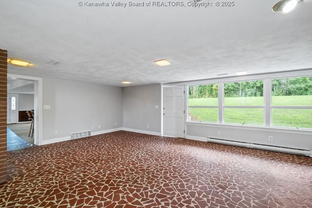 3 Lou's Drive, Elkview, WV 25071