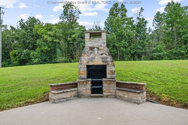 3 Lou's Drive, Elkview, WV 25071