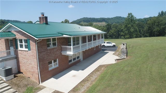 3 Lou's Drive, Elkview, WV 25071