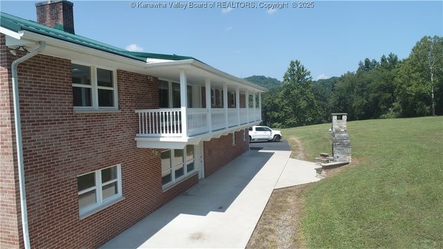 3 Lou's Drive, Elkview, WV 25071