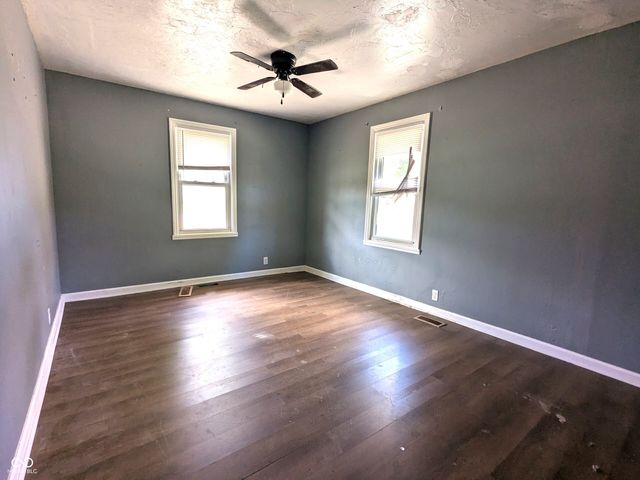 674 W 300 N, Anderson, IN 46011