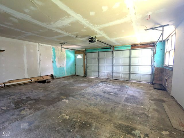 674 W 300 N, Anderson, IN 46011