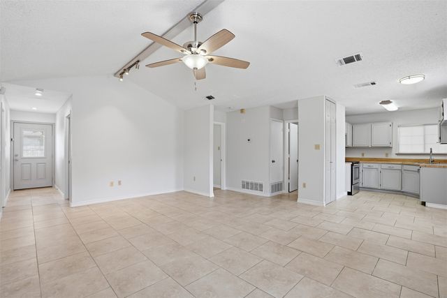 1122 Hidden Creek Drive, Mansfield, TX 76063
