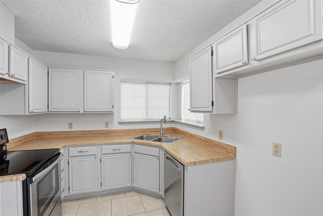 1122 Hidden Creek Drive, Mansfield, TX 76063