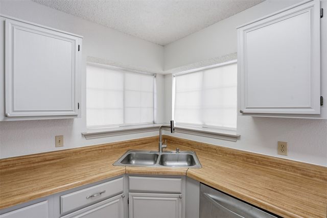 1122 Hidden Creek Drive, Mansfield, TX 76063