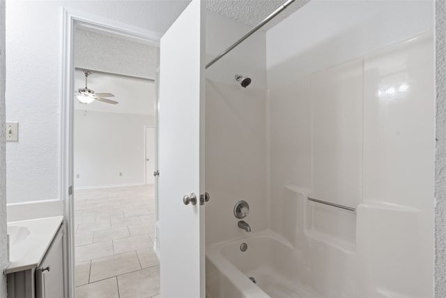 1122 Hidden Creek Drive, Mansfield, TX 76063