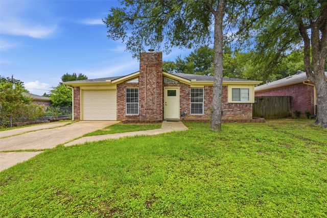 1122 Hidden Creek Drive, Mansfield, TX 76063