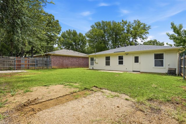 1122 Hidden Creek Drive, Mansfield, TX 76063