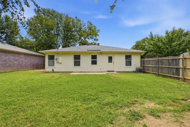 1122 Hidden Creek Drive, Mansfield, TX 76063