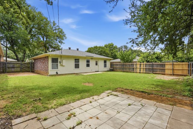 1122 Hidden Creek Drive, Mansfield, TX 76063