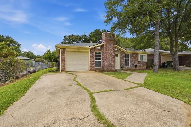 1122 Hidden Creek Drive, Mansfield, TX 76063