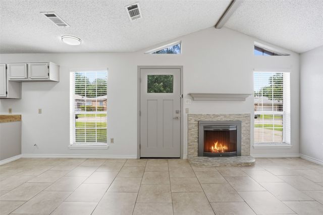1122 Hidden Creek Drive, Mansfield, TX 76063