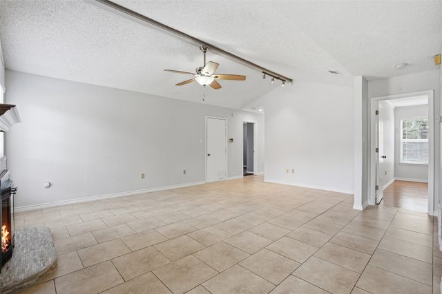 1122 Hidden Creek Drive, Mansfield, TX 76063