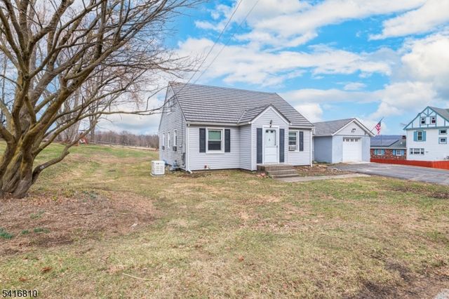 53 Walnut St, Wantage Twp., NJ 07461