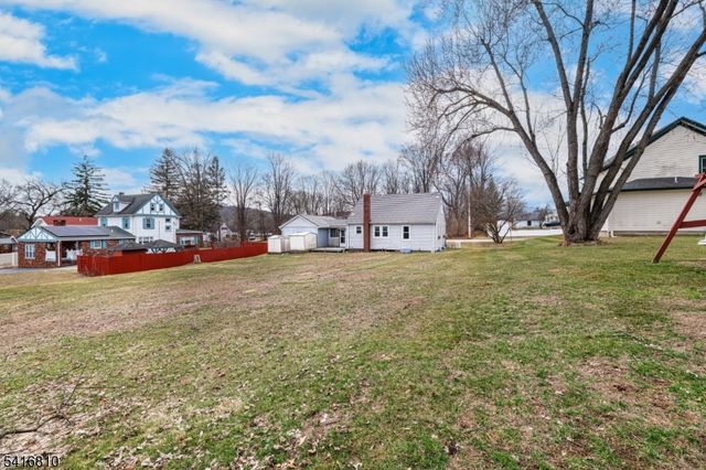 53 Walnut St, Wantage Twp., NJ 07461