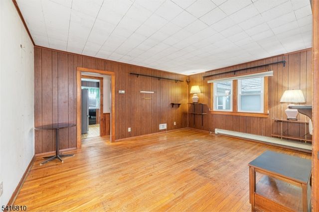 53 Walnut St, Wantage Twp., NJ 07461