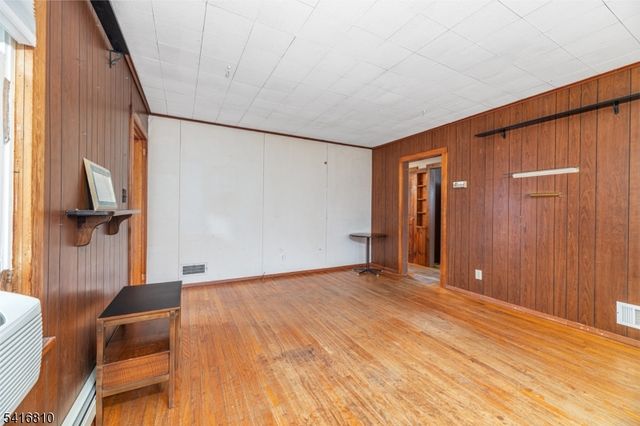 53 Walnut St, Wantage Twp., NJ 07461