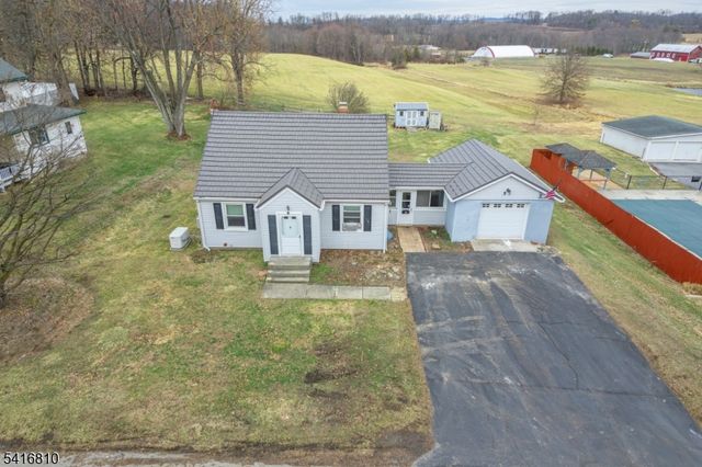 53 Walnut St, Wantage Twp., NJ 07461