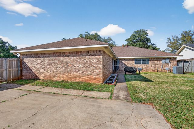 401 N Dresden Circle, Shreveport, LA 71115