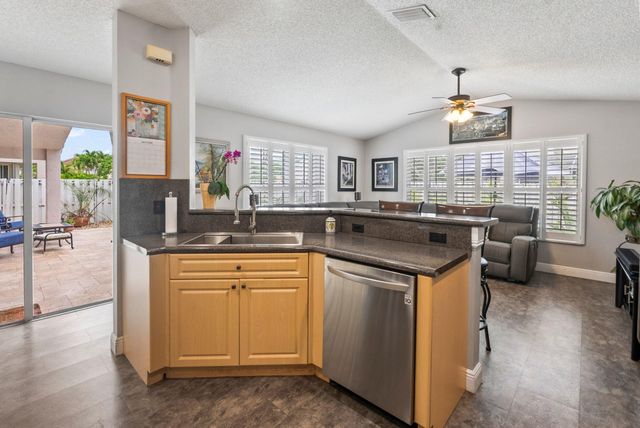 1102 Hickory Way, Weston, FL 33327
