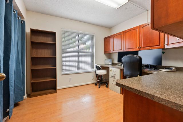 1102 Hickory Way, Weston, FL 33327