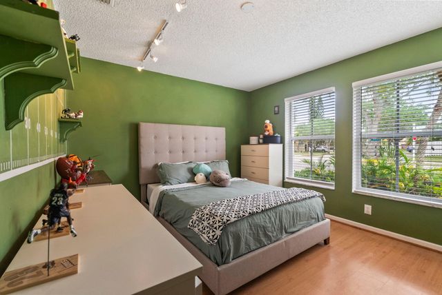 1102 Hickory Way, Weston, FL 33327