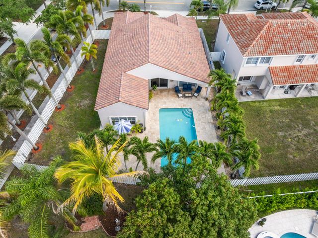 1102 Hickory Way, Weston, FL 33327