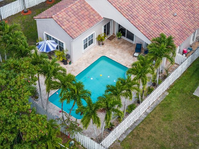 1102 Hickory Way, Weston, FL 33327