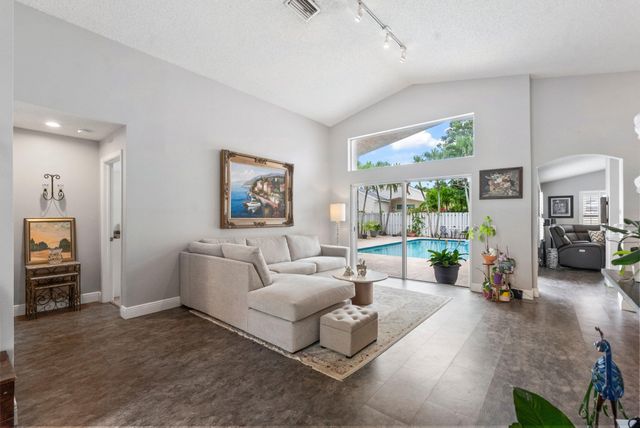 1102 Hickory Way, Weston, FL 33327