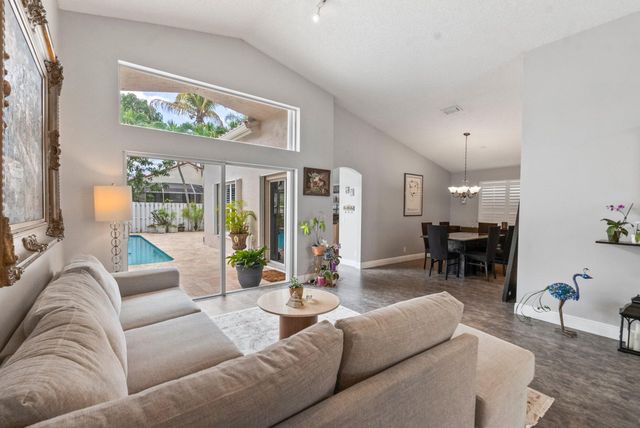 1102 Hickory Way, Weston, FL 33327