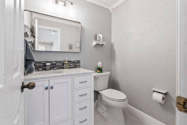 1102 Hickory Way, Weston, FL 33327