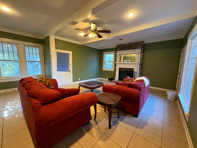 204 5th Ave., Hattiesburg, MS 39401