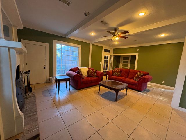 204 5th Ave., Hattiesburg, MS 39401