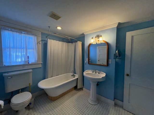 204 5th Ave., Hattiesburg, MS 39401