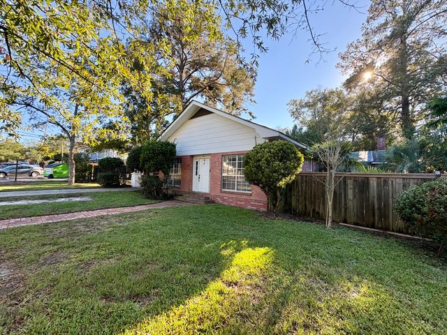 204 5th Ave., Hattiesburg, MS 39401