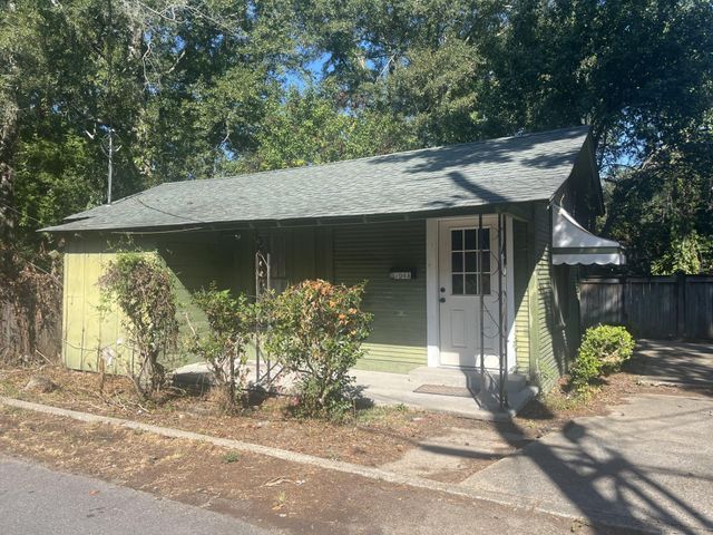 204 5th Ave., Hattiesburg, MS 39401