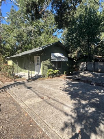 204 5th Ave., Hattiesburg, MS 39401