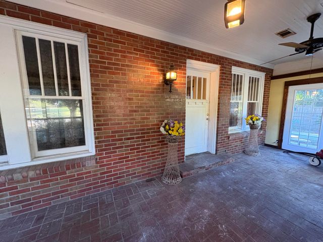 204 5th Ave., Hattiesburg, MS 39401