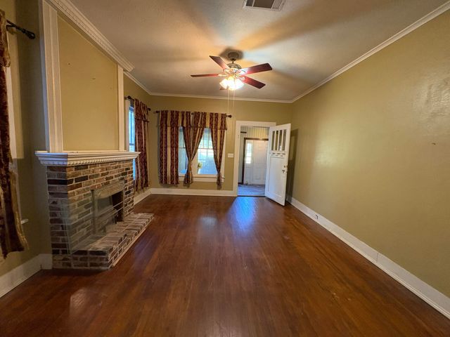 204 5th Ave., Hattiesburg, MS 39401