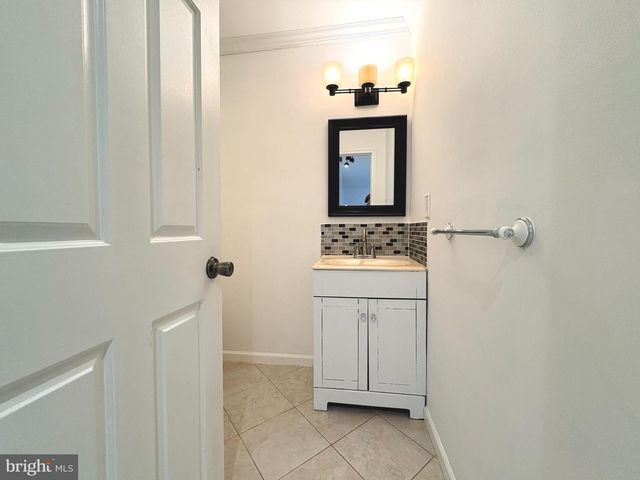3 HEATHER CT, Newtown, PA 18940