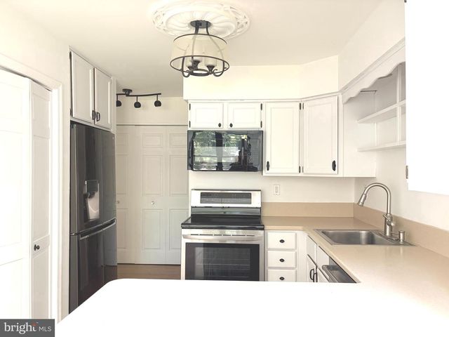 3 HEATHER CT, Newtown, PA 18940