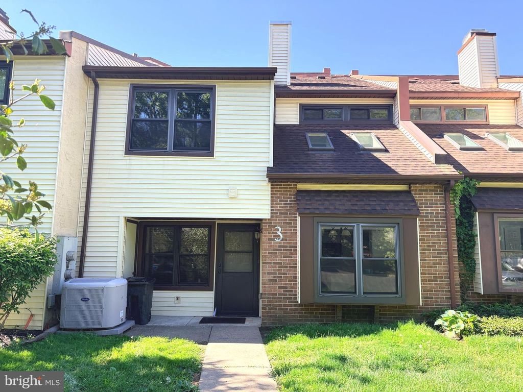 3 HEATHER CT, Newtown, PA 18940