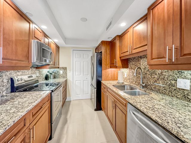 3000 N Ocean Drive 36-G, Singer Island, FL 33404