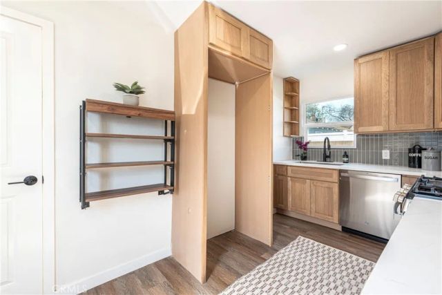 1887 Saint Louis Avenue, Signal Hill, CA 90755